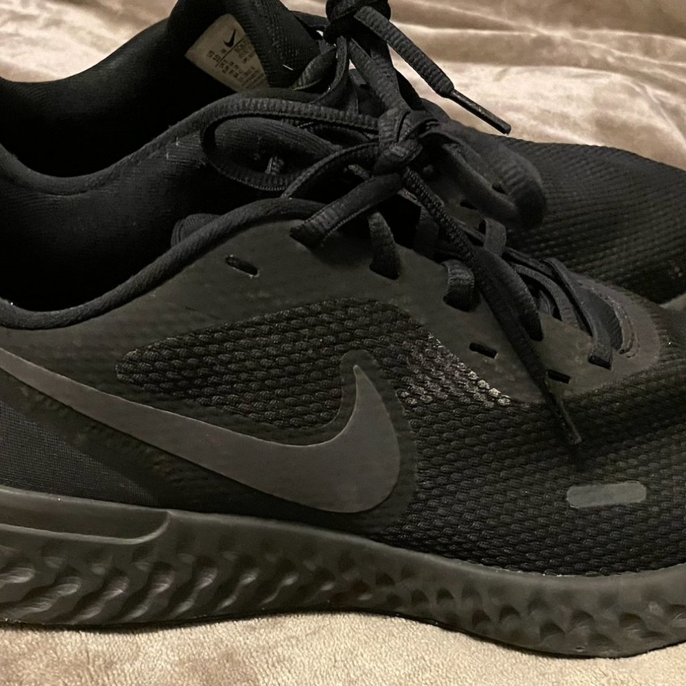 Nike Revolution Running Shoe size 10 mint condition